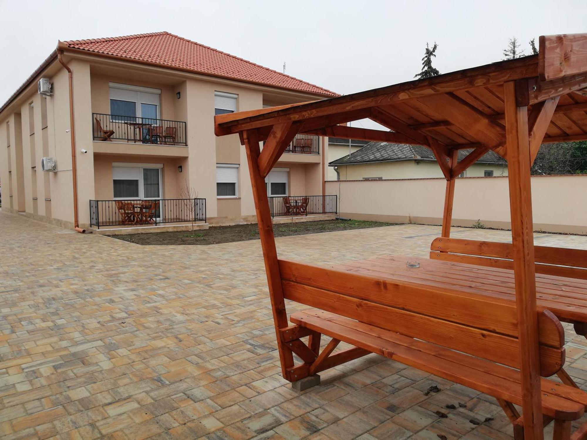 Imola Es Andrea Apartmanhaz 3 Hajdúszoboszló Exterior foto